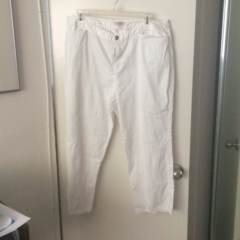 🌴🍍Tommy Bahama🍍🌴- white capris